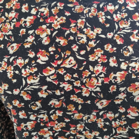 Mid Sleeve Flower Print Soft Round Neck Tee shirt - Picture 5 of 8